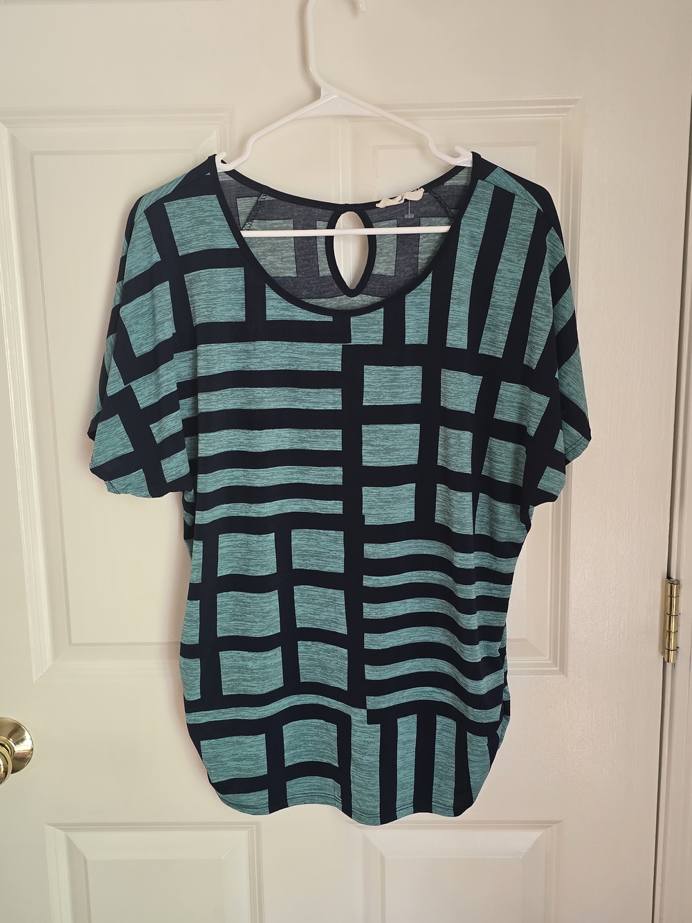 Geometric Print Short Sleeve Tee in Teal and Black